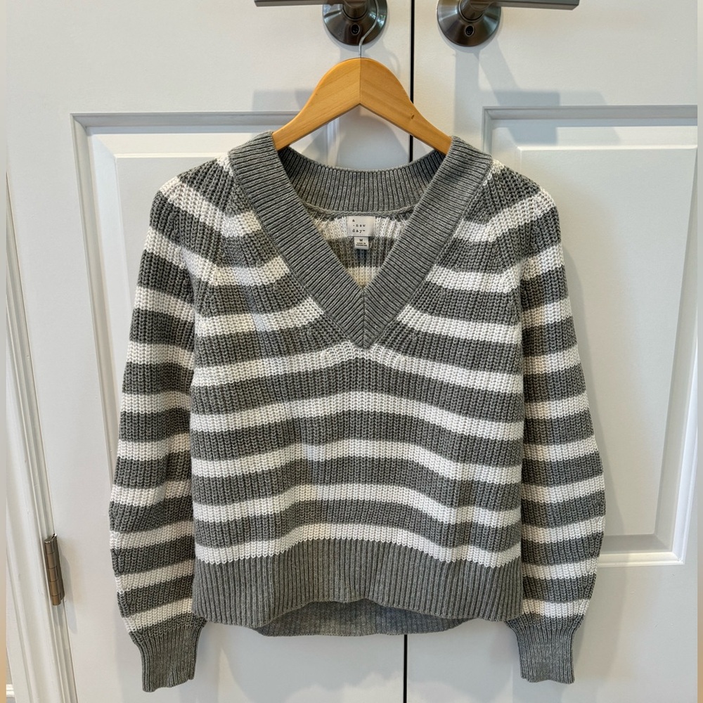 A New Day / Target / V-neck chunky knit sweater / size M